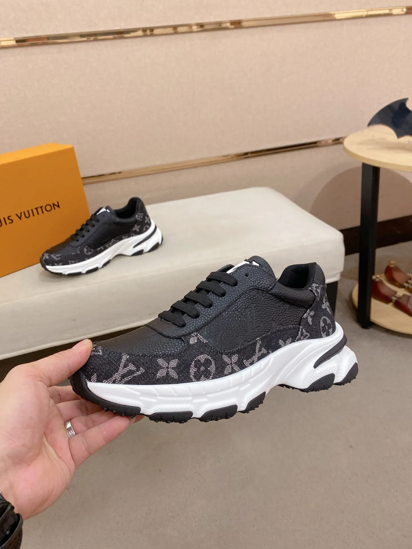 Men's shoes 442💰louis vuitton (Louis Vuitton/lv)🔍🔍The new counters are on sale at the same time. The uppers are imported from Italy. ⃣️Re-engraved🇮🇹💪💪, ⚠Sole: The original sole is specially provided by the original factory, the exclusive movable molded sole is super comfortable, ⚠Original and single goods 🔍high quality, you can enter and leave the counter at will, welcome to compare⚠. Code number: 38-44 (45/customized, non-refundable)